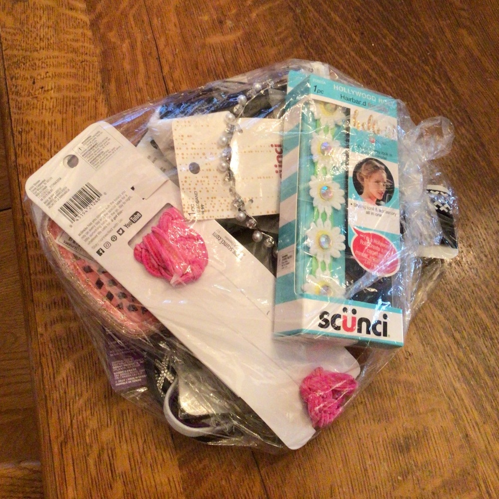 10 Piece Hair Accessories Bundle NWT total pcs 22